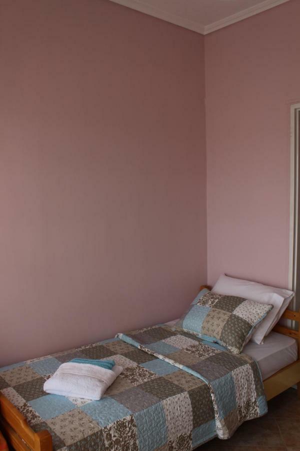 Souzana Rooms 1 Nea Plagia Exterior foto