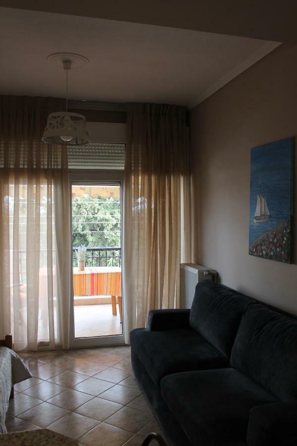 Souzana Rooms 1 Nea Plagia Exterior foto